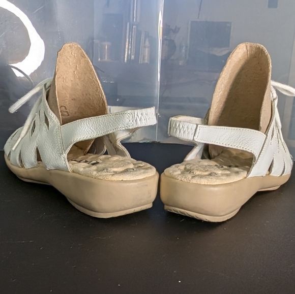 Cobbie Cuddlers 8W vintage ultra comfort white leather lace up gladiator sandals - Picture 8 of 10